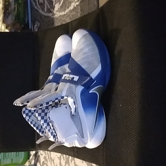 Kentucky Wildcats - LeBron James - Picture 2 of 4